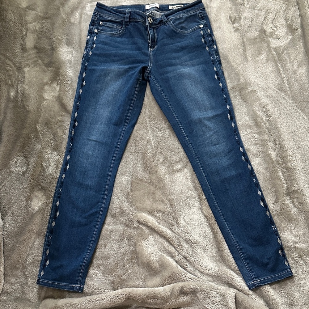 Kensie Dark Blue Skinny Jeans with darling Side Pattern